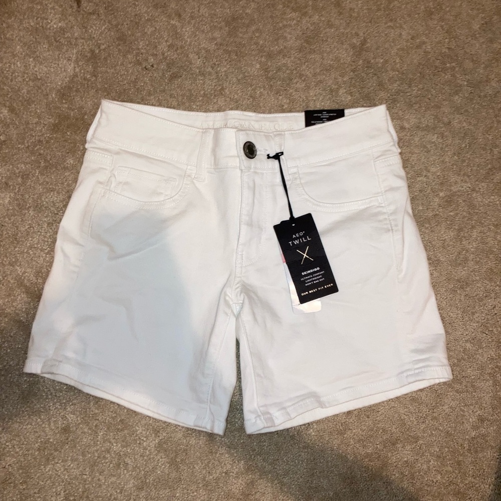 American Eagle Size 2 White Jean Shorts